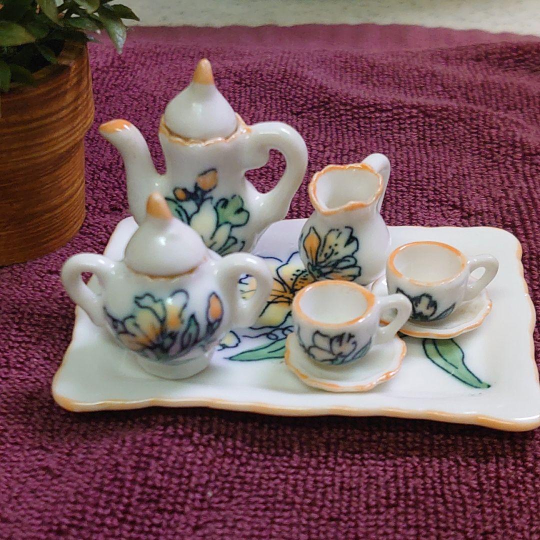 59番 ミニチュア ドールハウス 陶器 カップ＆ソーサー＆ミルク入れ他セット