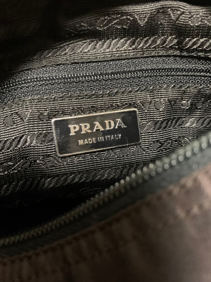 PRADA ナイロン　ショルダーバッグ　ブラウンカラー