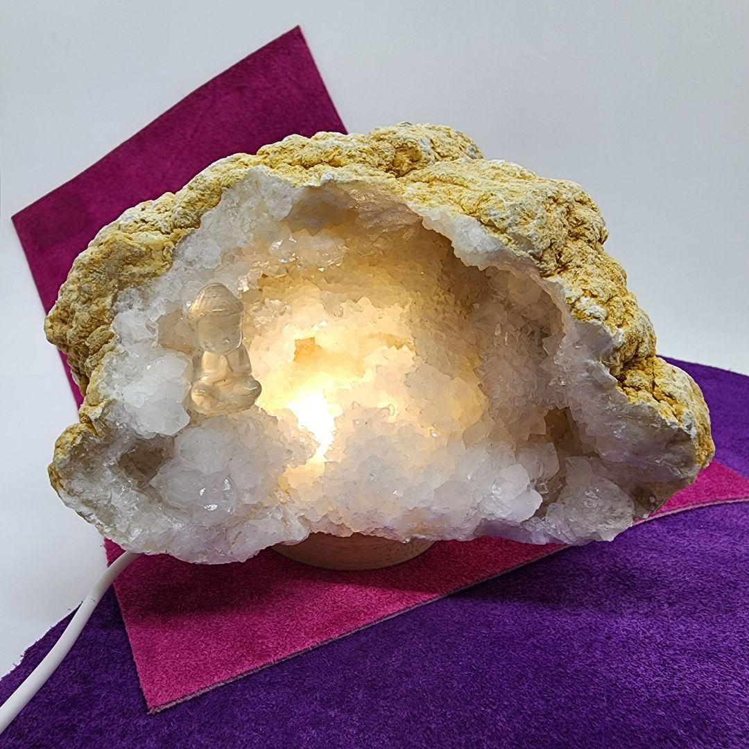 水晶ジオード ミニ大仏様付 ライト付