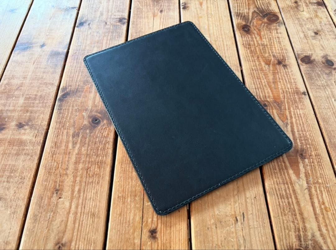 セール　完成品　ハンドメイド 栃木レザー ヌメ革　手縫い　B5 革 下敷き