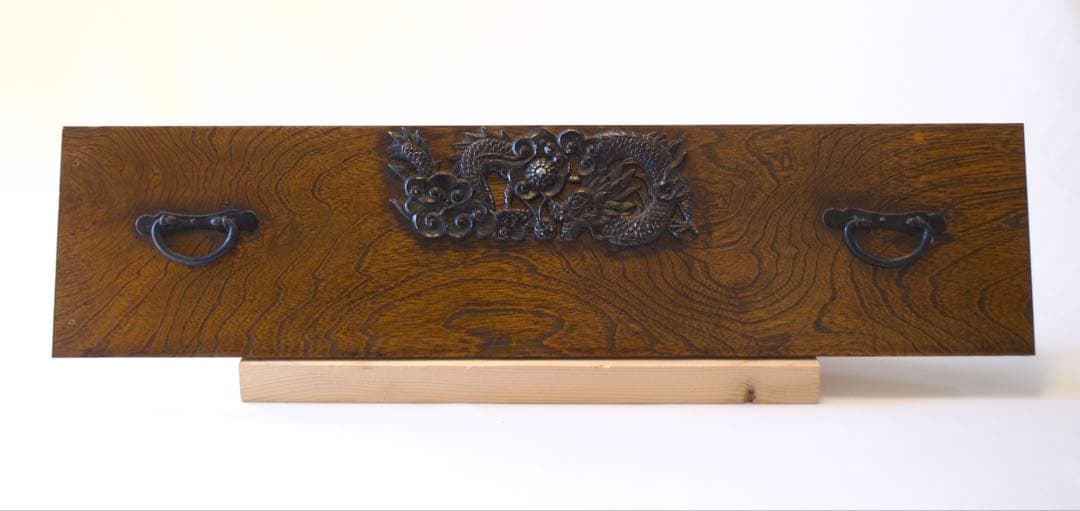 引き出されるのは、物だけではなく。 欅箪笥引き出し前板二枚のみ。リメイク素材。