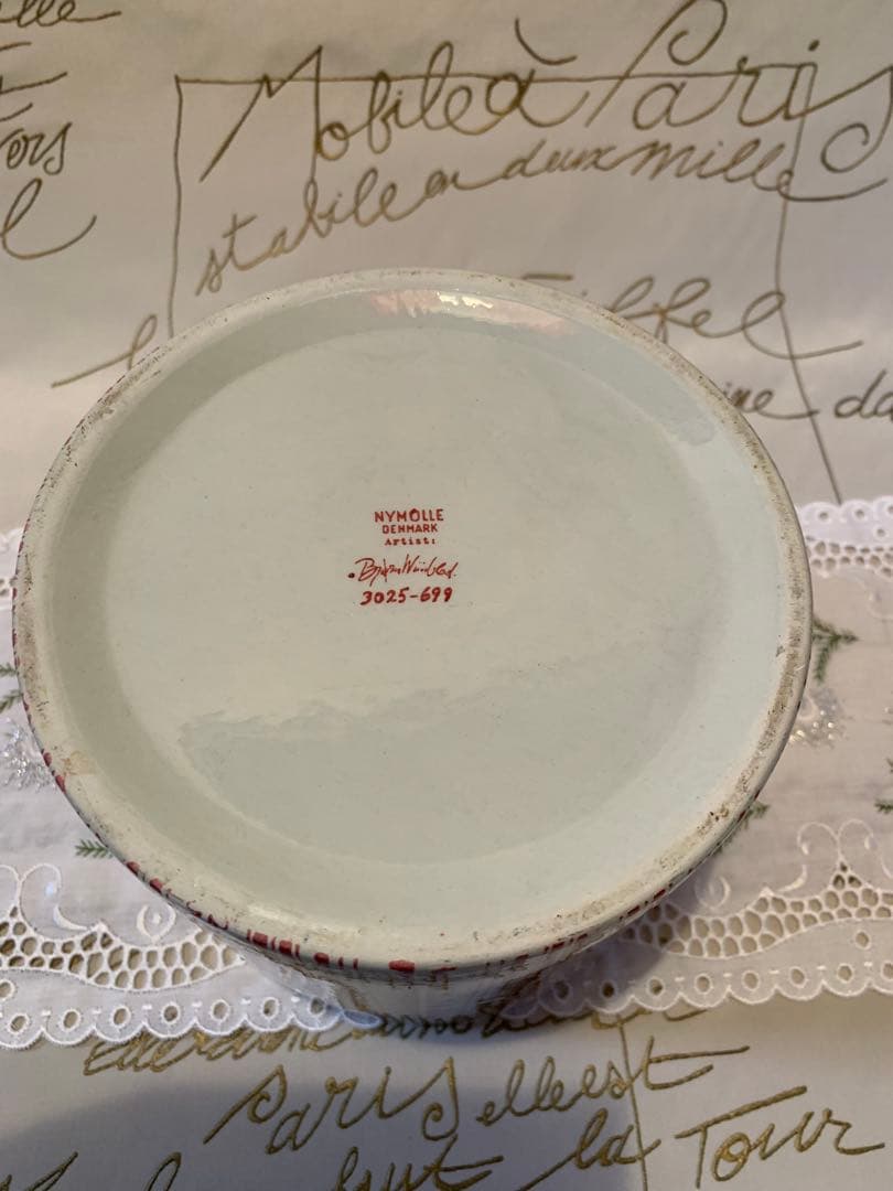 ビヨンヴィンブラッド　レアなニモール窯ビンテージの12月の赤フラワーポットです！