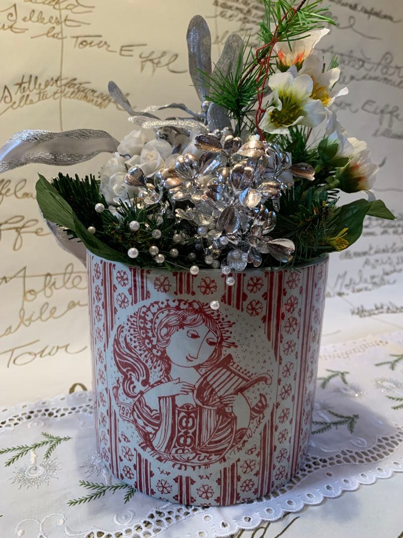 ビヨンヴィンブラッド　レアなニモール窯ビンテージの12月の赤フラワーポットです！