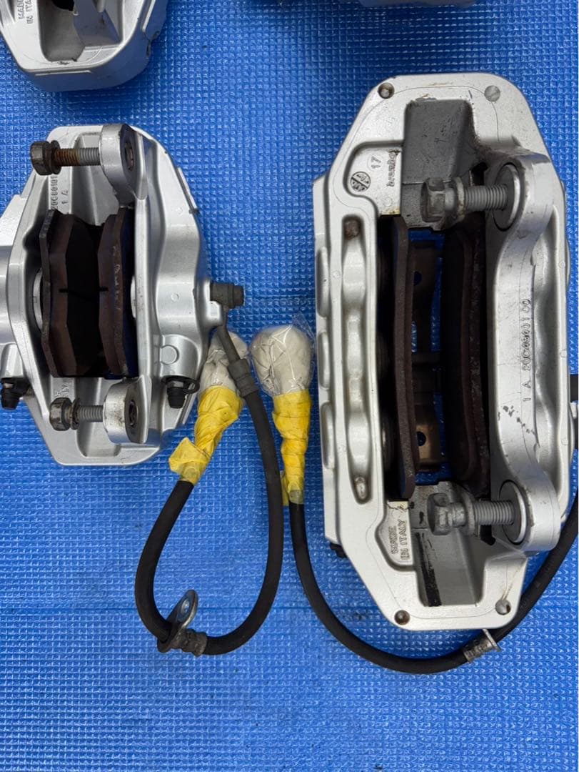 WRX STI S208 VAB限定車S208専用のキャリパー フロントのみ