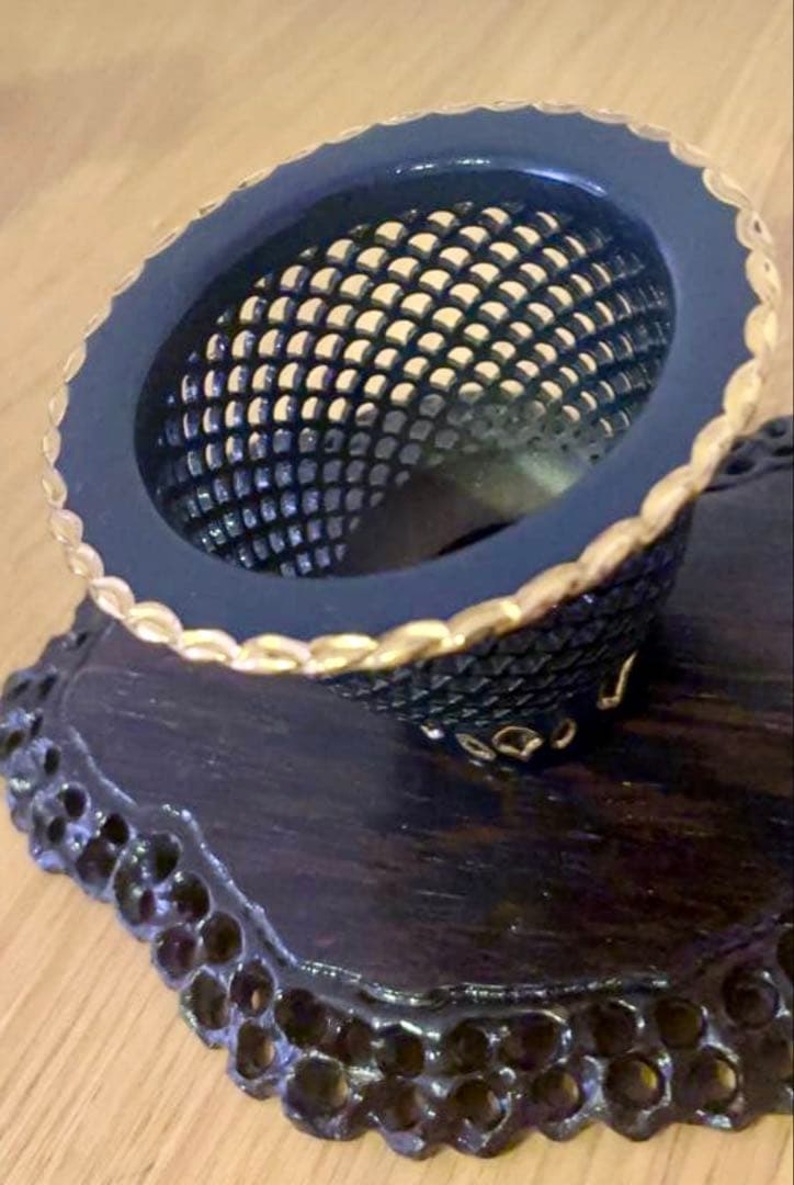 富貴蘭鉢　希少天山作天山瑠璃透かし彫り鉢金縁