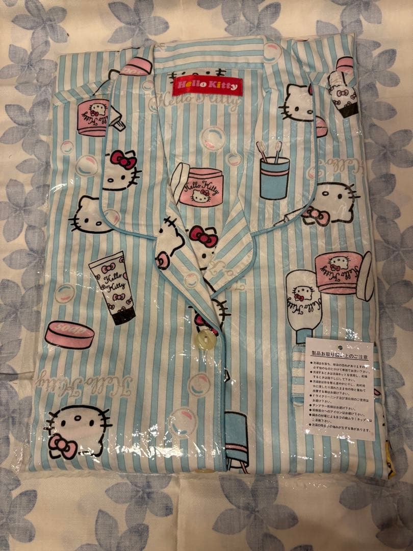 激レア　ハローキティー　上下パジャマ