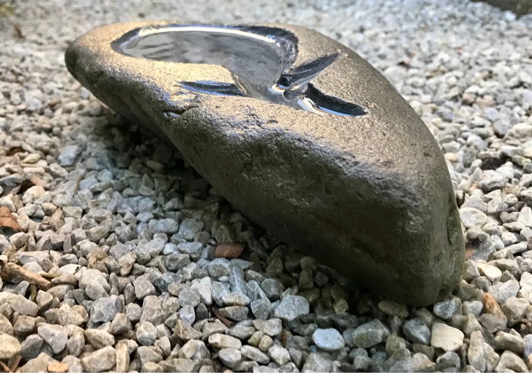 天然自然石・なす模様水石・水鉢・盆石・鑑賞石・蹲・オブジェ・庭石・置物