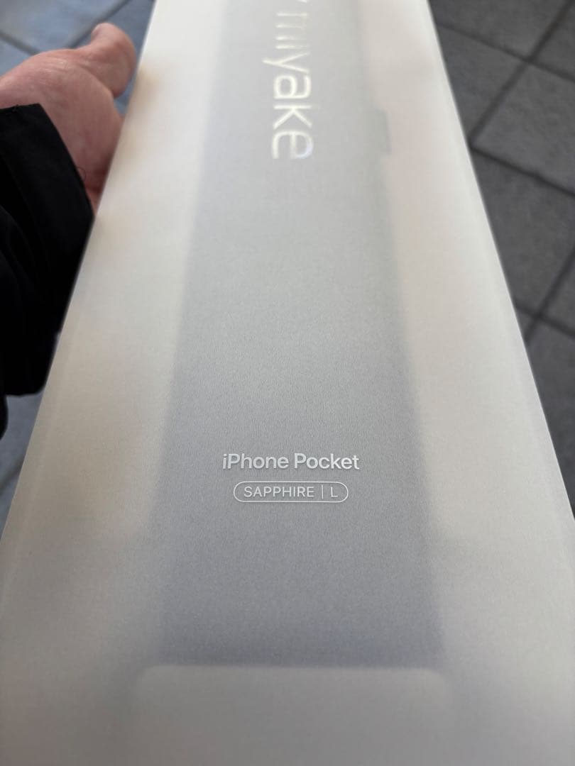 iPhone Pocket by ISSEY MIYAKE ロング サファイア