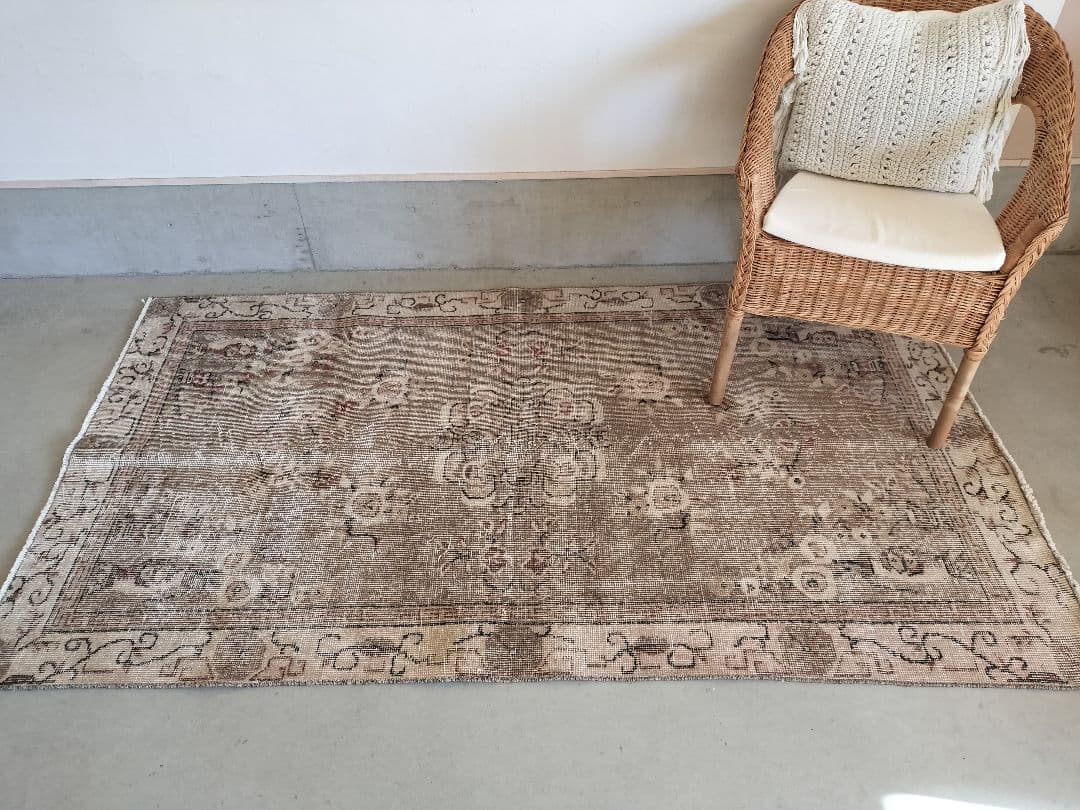 カフェオレブラウンのシノワズリラグ ヴィンテージトルコラグNo.714