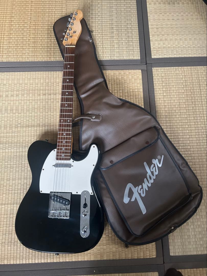 Telecasterタイプ（Fenderギターケース付き）