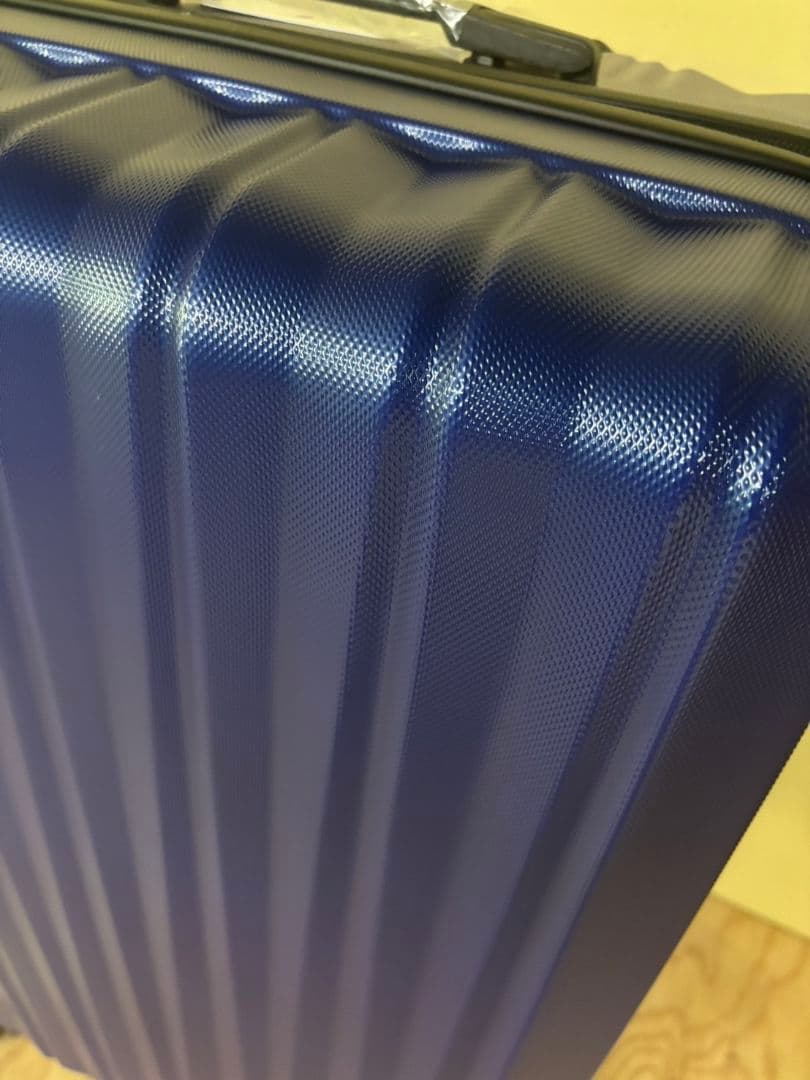 2個Мサイズ新品未使用スーツケースキャリーケース　ネイビーシャンパンゴールド