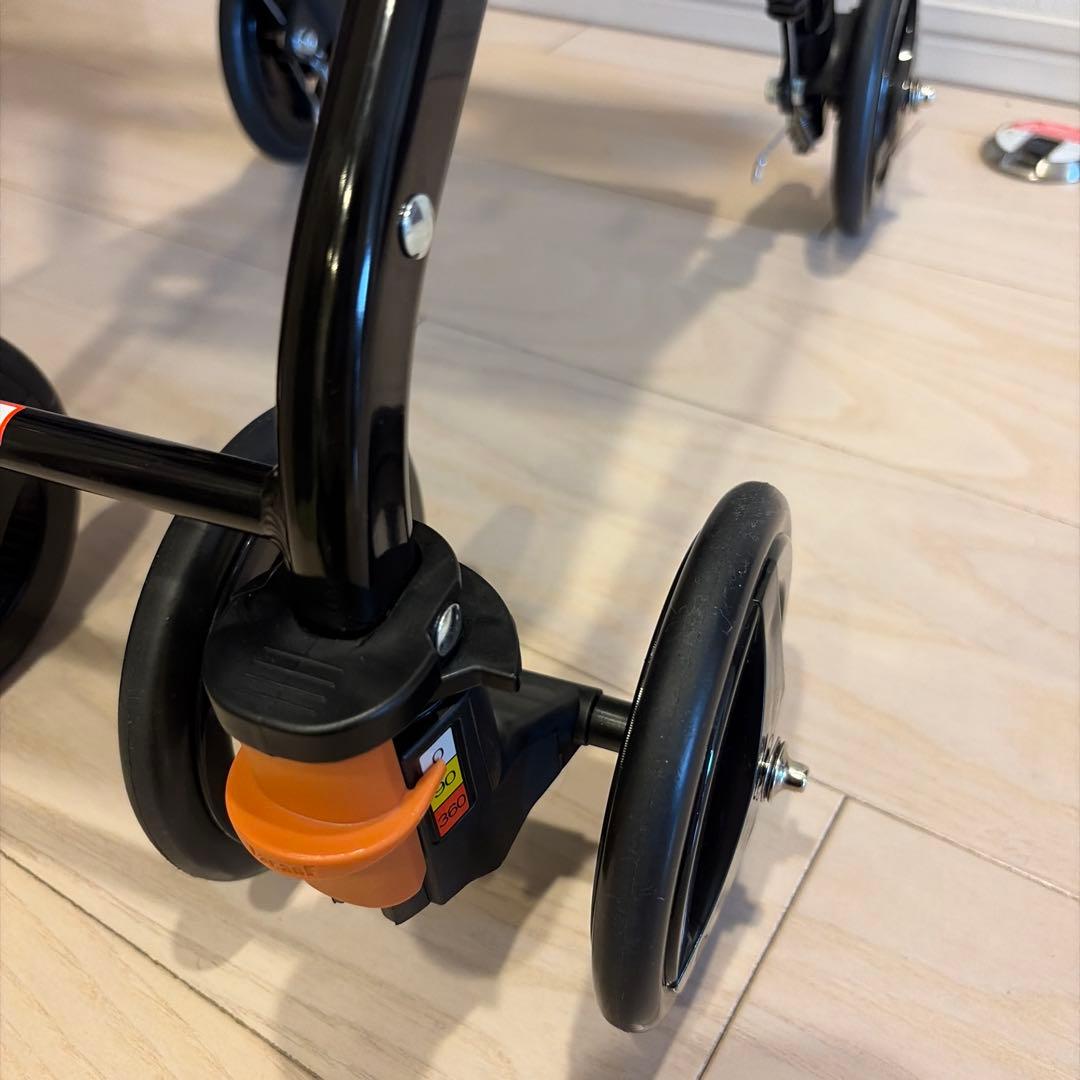 折りたたみ式シルバーカー 黒色花柄　CPS03 幸和製作所（コンパクトタイプ）