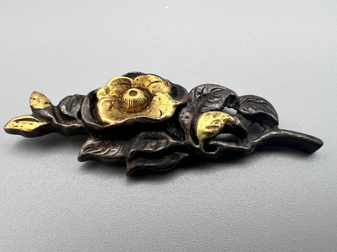 【海】江戸明治期　花形　手彫　目貫　１対　鍍金銅製　骨董品