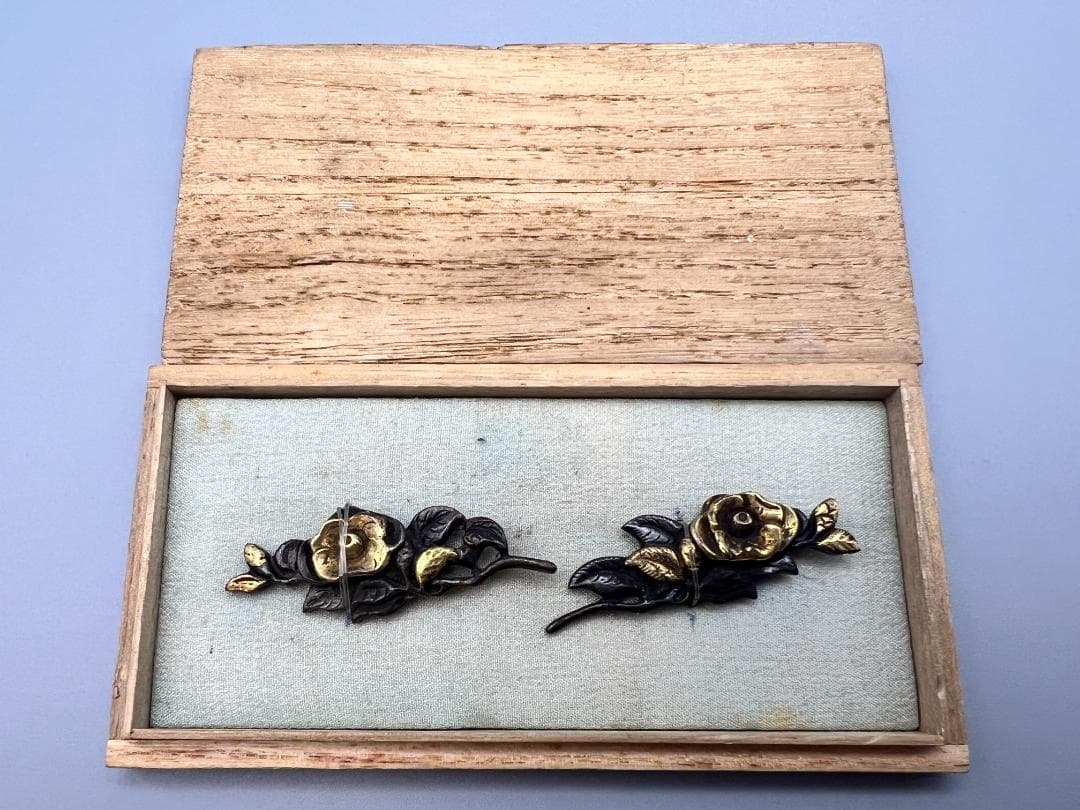 【海】江戸明治期　花形　手彫　目貫　１対　鍍金銅製　骨董品