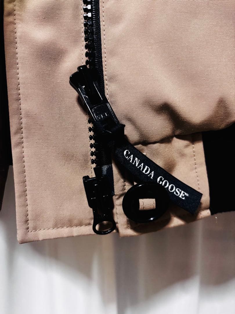 カナダグース ベージュ ダウンジャケット　ラブラドール　美品