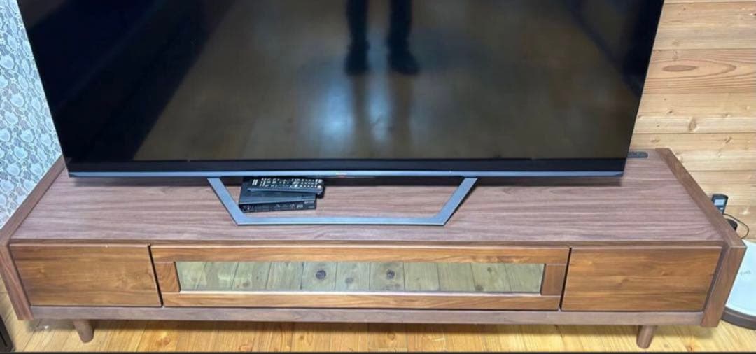 180サイズのウォールナットのテレビ台