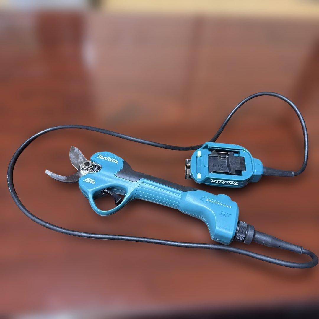 マキタ 充電式せん定ハサミ　ＵＰ１８０ＤＺＫ