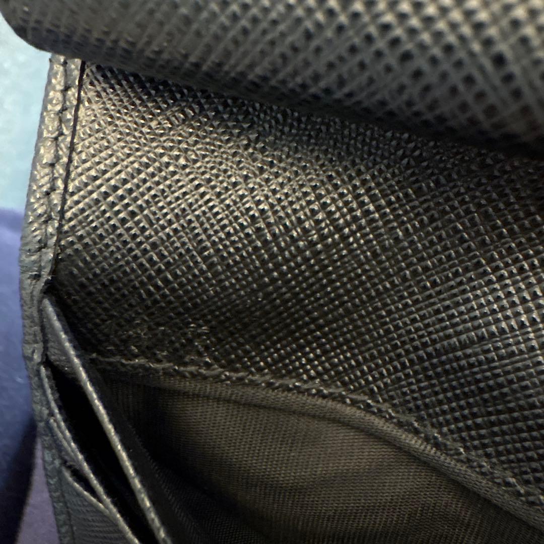 美品　PRADA財布　ブラック