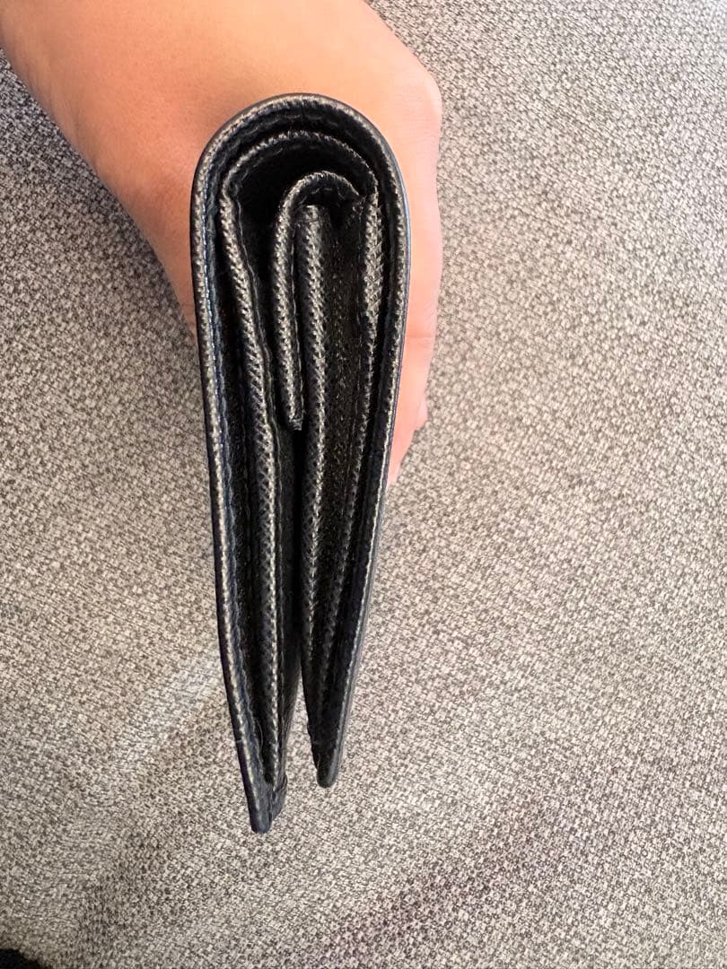 美品　PRADA財布　ブラック