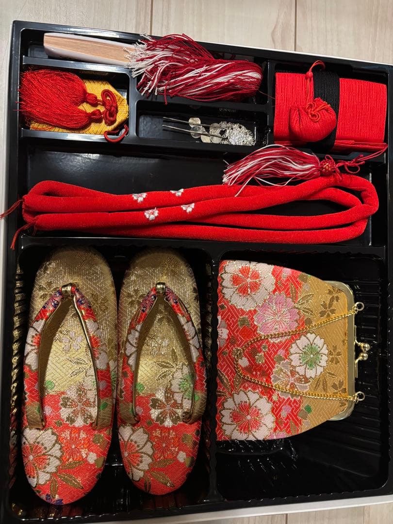 目を引く鮮やかな着物　七五三　7歳