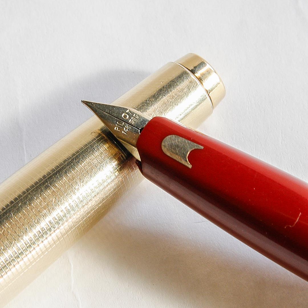 希少 PILOT パイロット Short ポケット万年筆 伸縮式 14K 中古