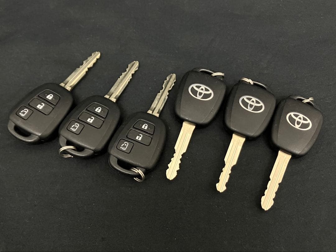 スマートキー買い取り致します トヨタ　ハイエース3ボタンキー11本セット