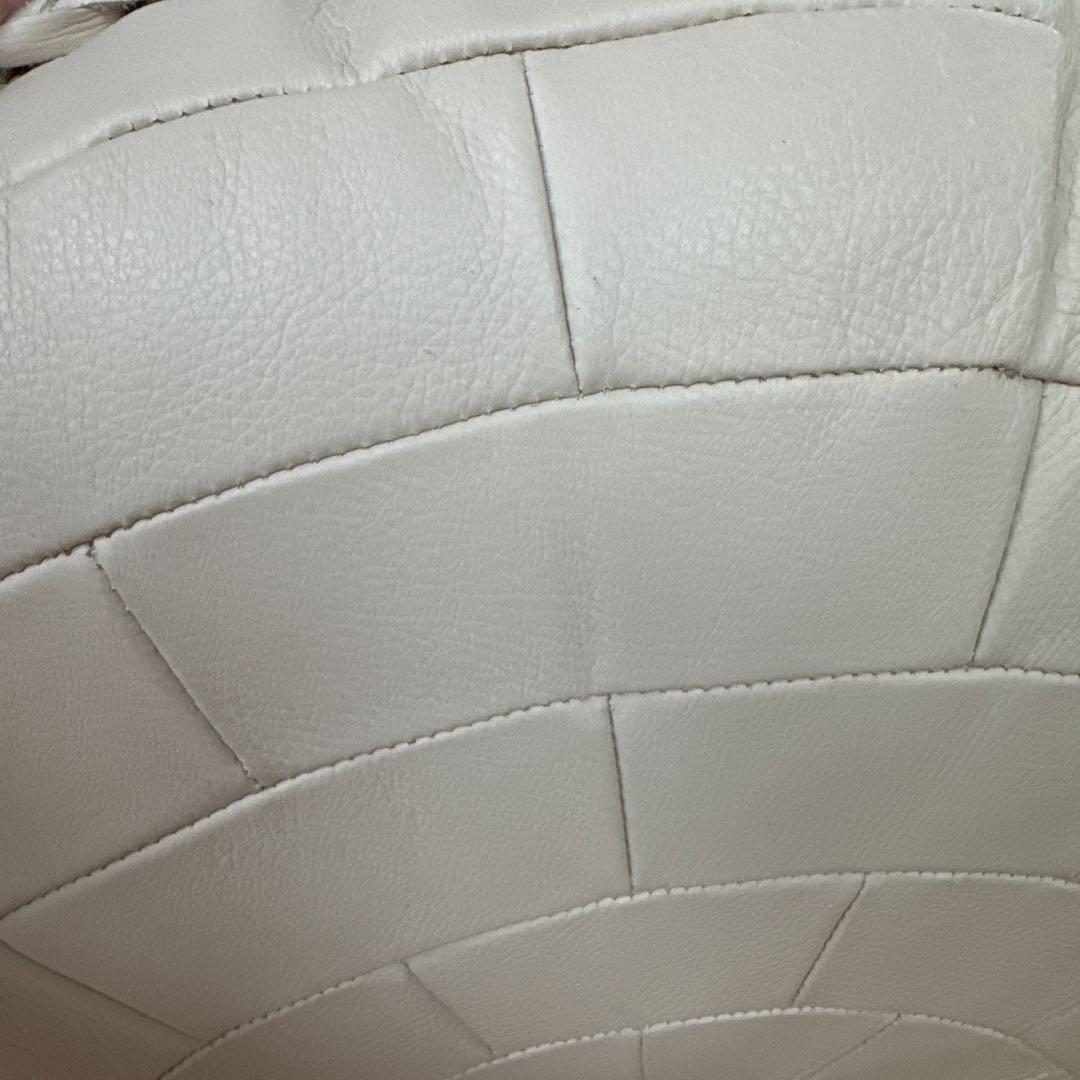 カンディハウス　レザークッション　革クッション　アイボリー