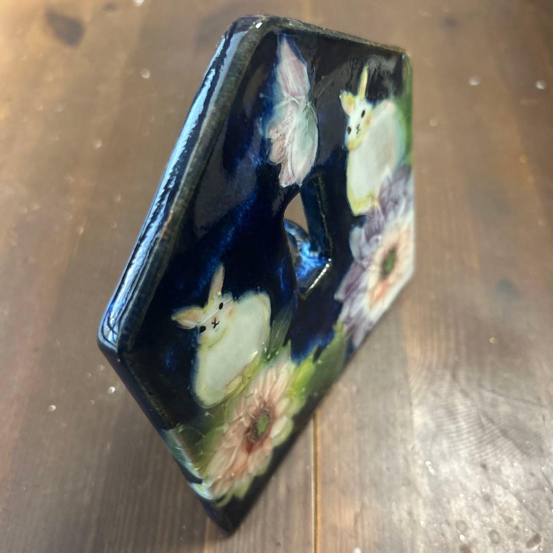 作家　陶芸作家　野村晃子　うさぎと花　飾り皿　花瓶　一輪挿し　ゆずりは工房好き