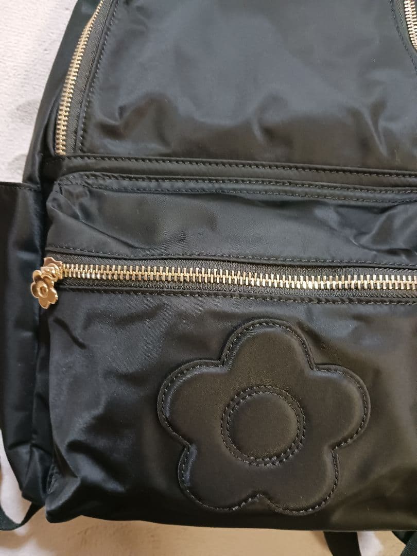 【極美品】マリークワント　ナイロンマットサテンデイジー リュック ブラック