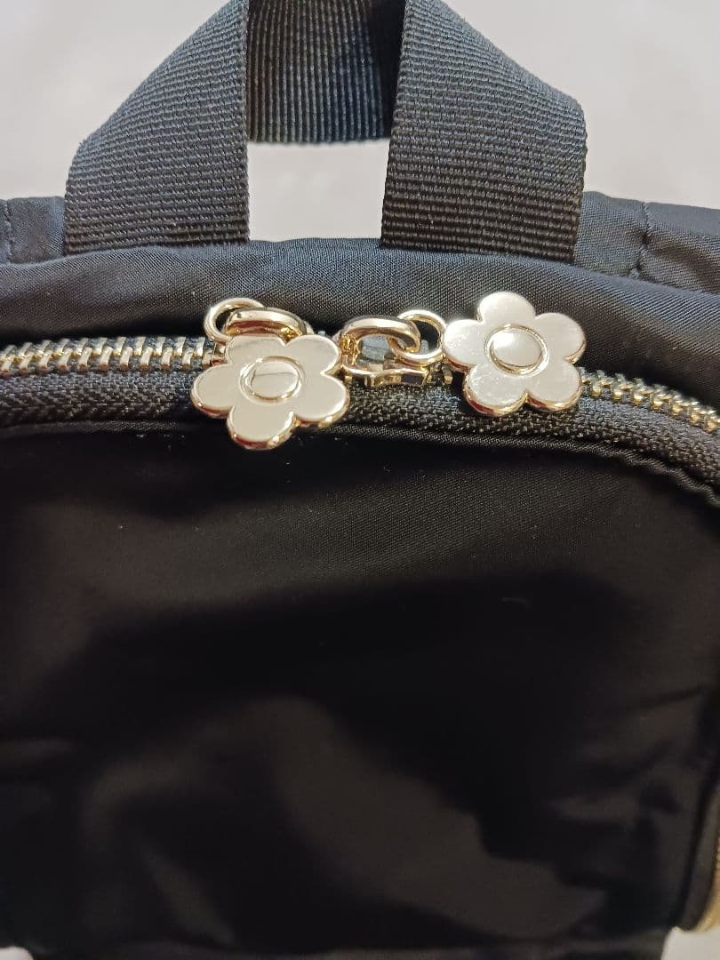 【極美品】マリークワント　ナイロンマットサテンデイジー リュック ブラック