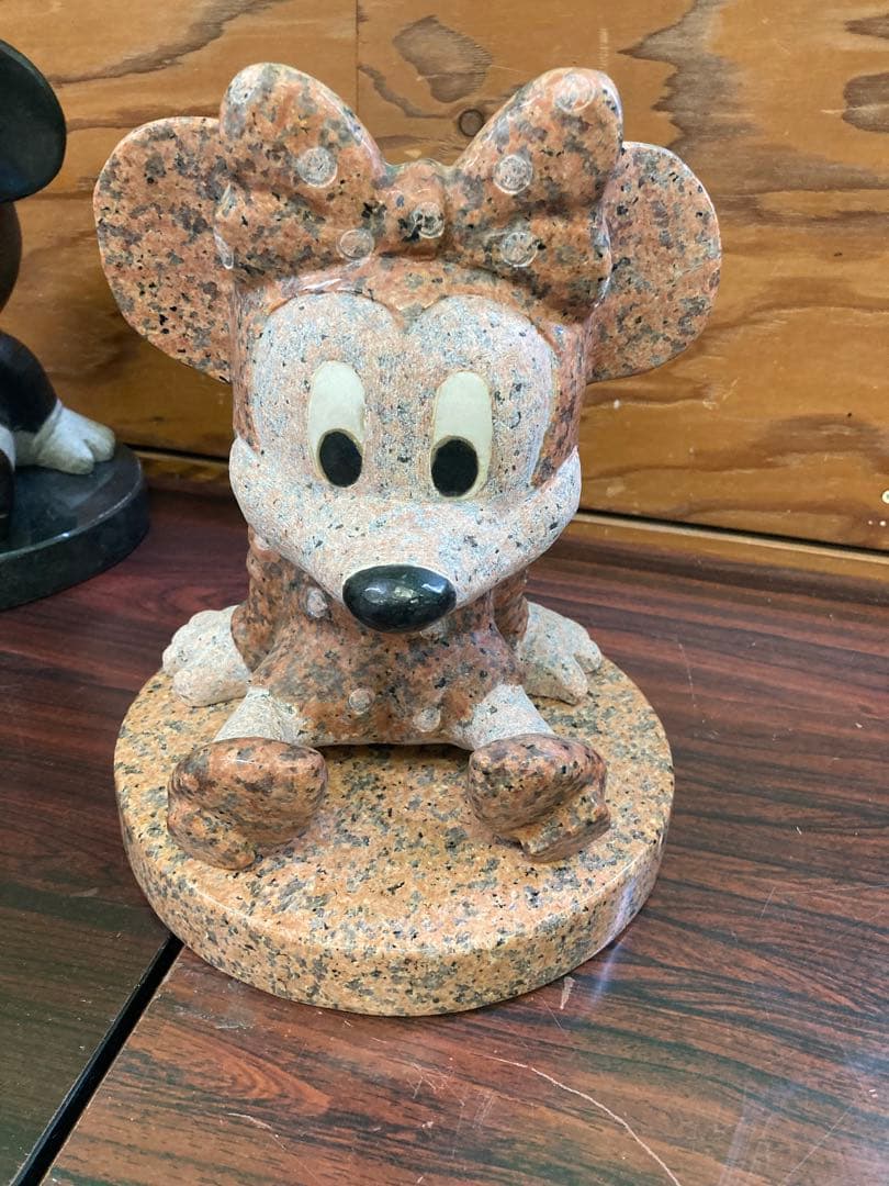 石像　ディズニー　ミニーマウス　御影石　オブジェ　置物　ミニーちゃん　ミッキー