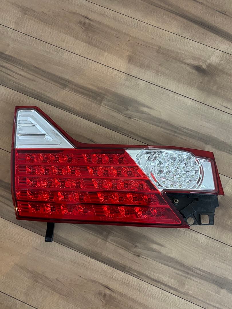 アルファード10系後期ヴァレンティLEDテールランプ 左右セット