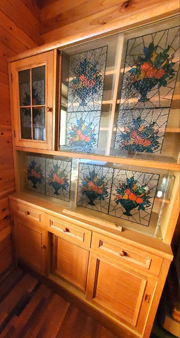 ステンドグラス風　アンティーク　レトロ　カップボード　食器棚