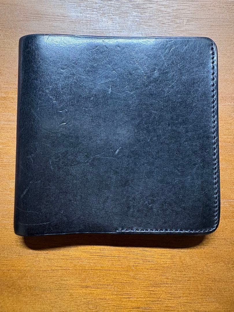 HITOE 黒いレザー二つ折り財布