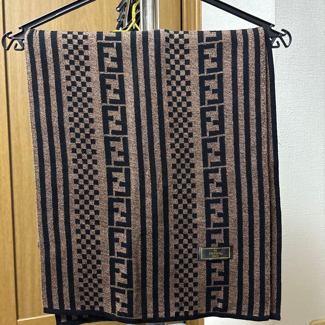 チ*ク様 FENDI マフラー