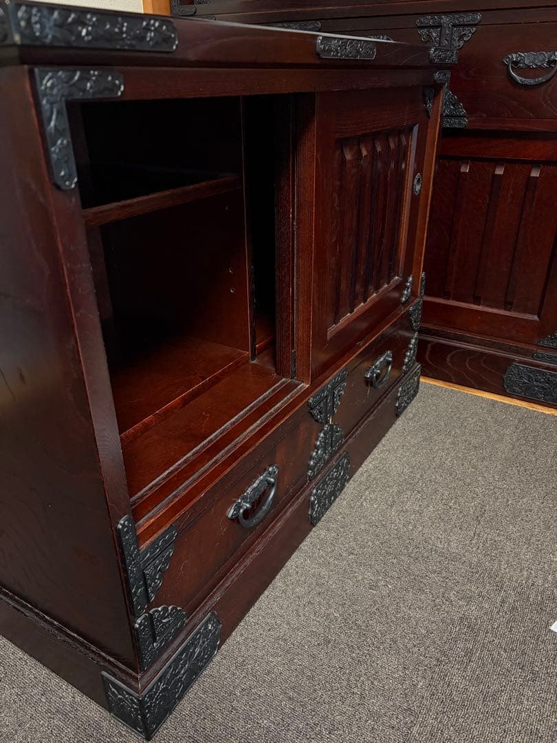 水屋箪笥 和箪笥 岩谷堂箪笥 桐箪笥 棚 引き戸 引き出し 日本製 国産家具