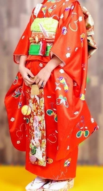 朱赤蝶柄着物　小物付きフルセット　正絹　7歳