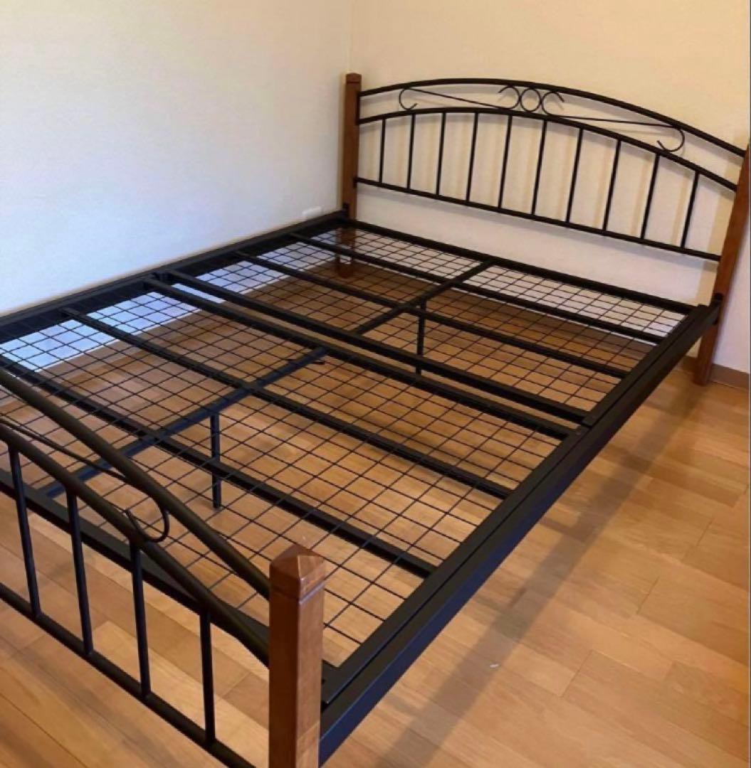 ニトリ　ベッドフレーム　ダブルベッド　アイアンフレーム