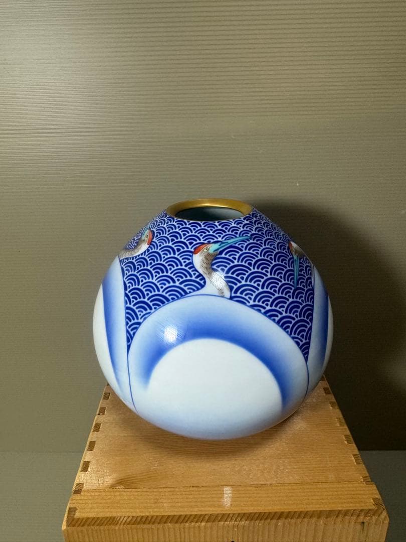 2193 香蘭社　鶴絵　青海波　花瓶　金彩
