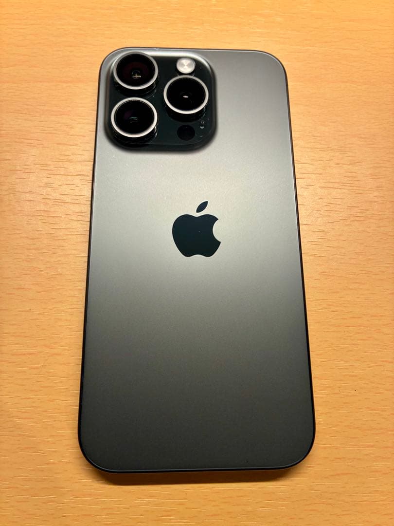 美品 Apple iPhone 15 Pro 128GB ブラックチタニウム