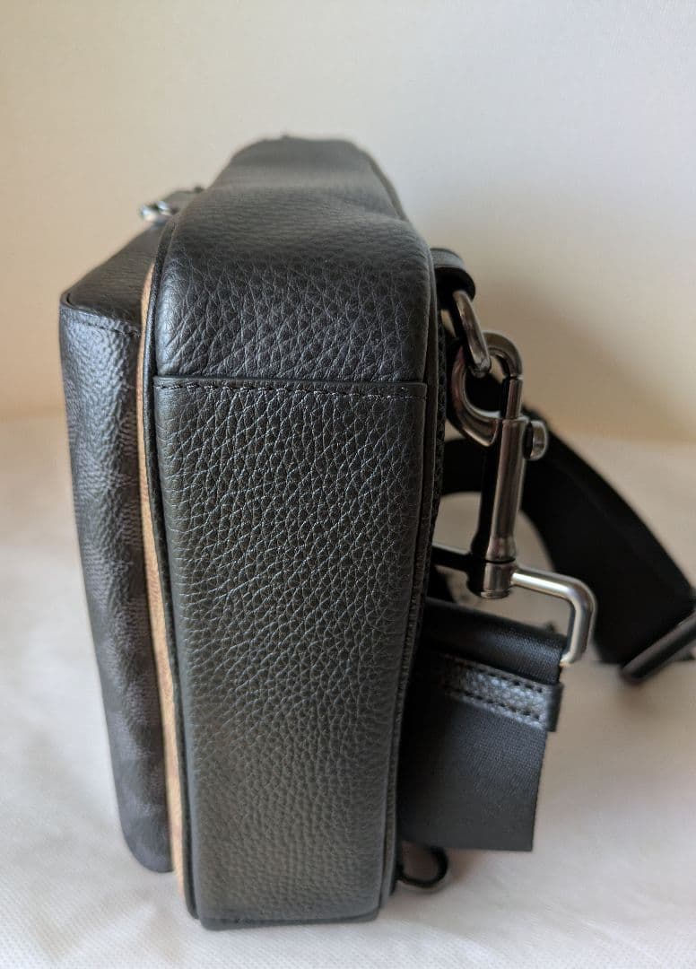 1月末までの出品【新品・未使用】COACHボディバッグ