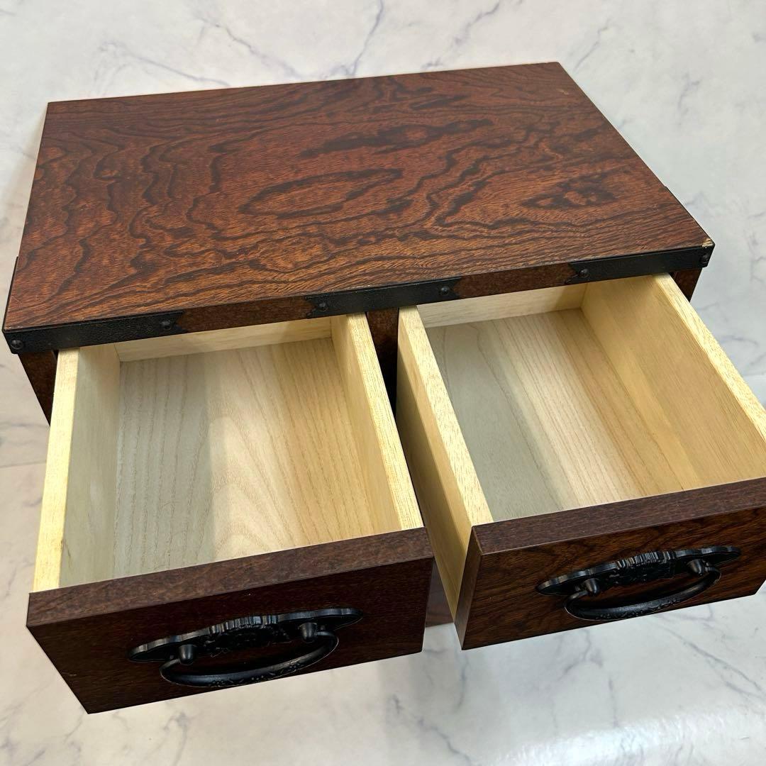 美品 アンティーク 欅・桐素材 漆塗り 小箪笥 牡丹金具 日本の伝統的な家具