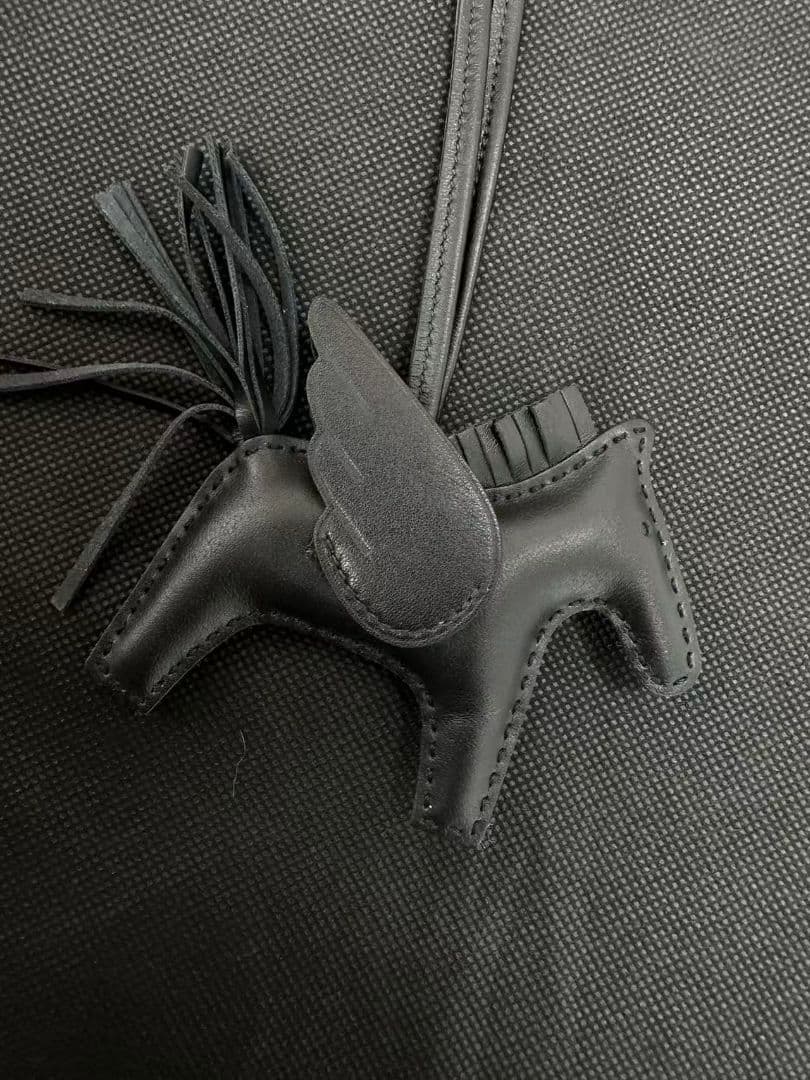 HERMES ブラックレザー 馬型キーホルダー新品同様