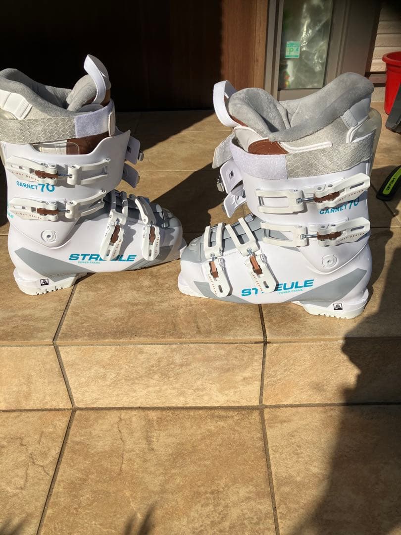 ホワイト スキーブーツ 女性用