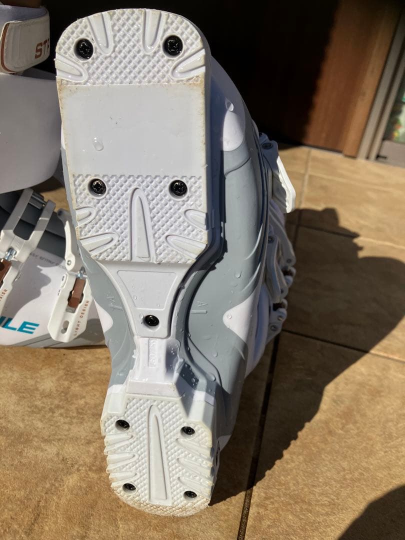 ホワイト スキーブーツ 女性用