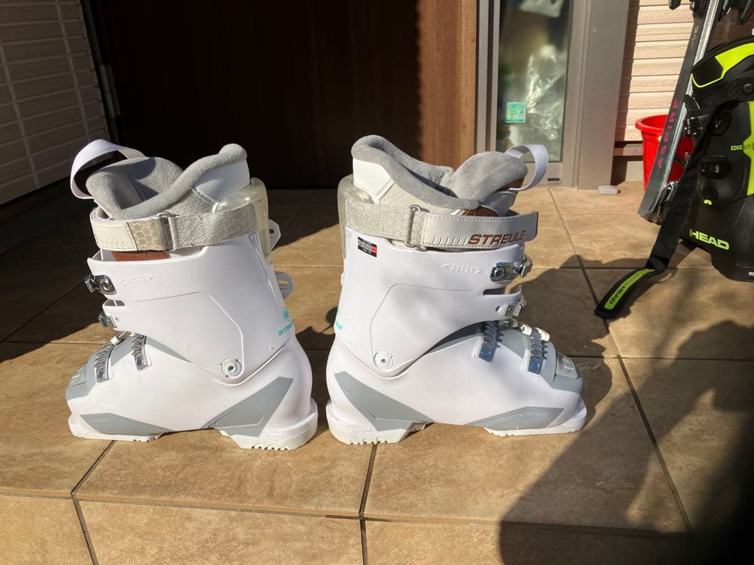 ホワイト スキーブーツ 女性用