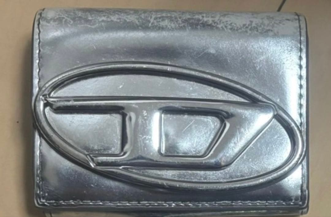 DIESELシルバー2つ折り財布箱付き