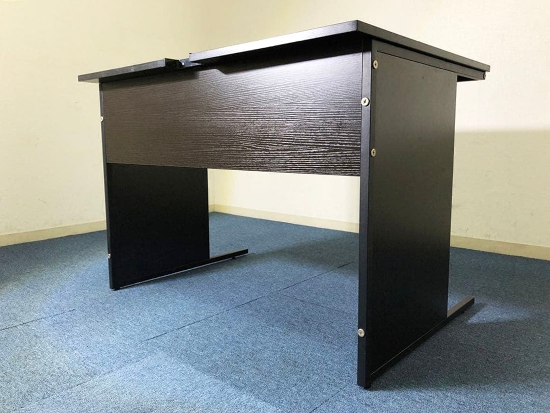 オフィスデスク 平机ダークブラウン配線スリット、幕板、スチール脚・アジャスター付