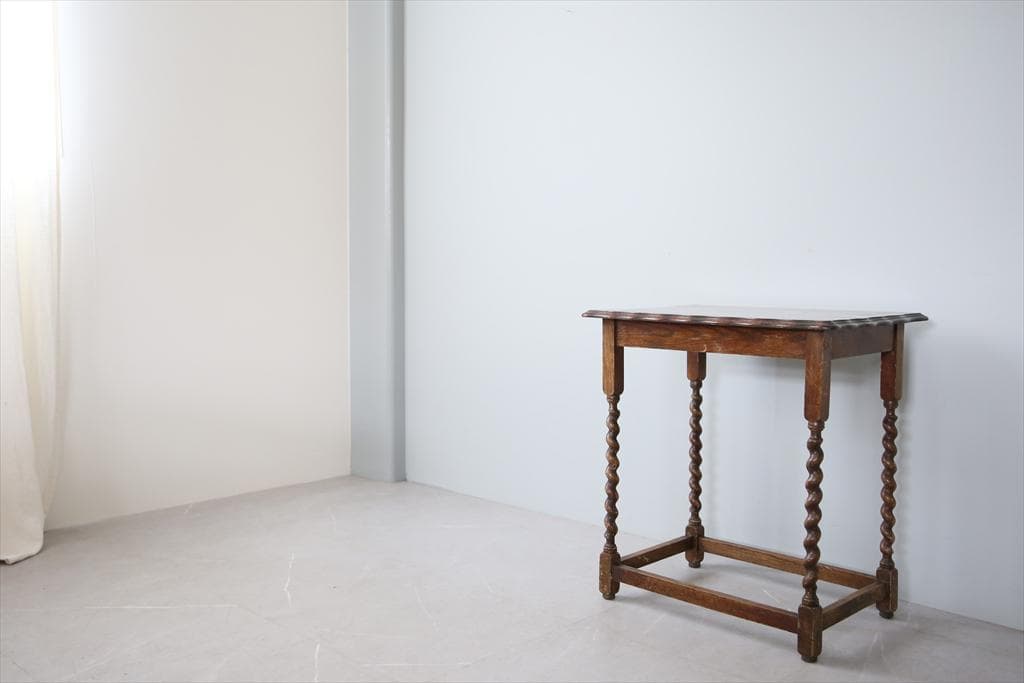 英国アンティーク木製サイドテーブル/オケージョナル机/飾り棚/花台(91-46)