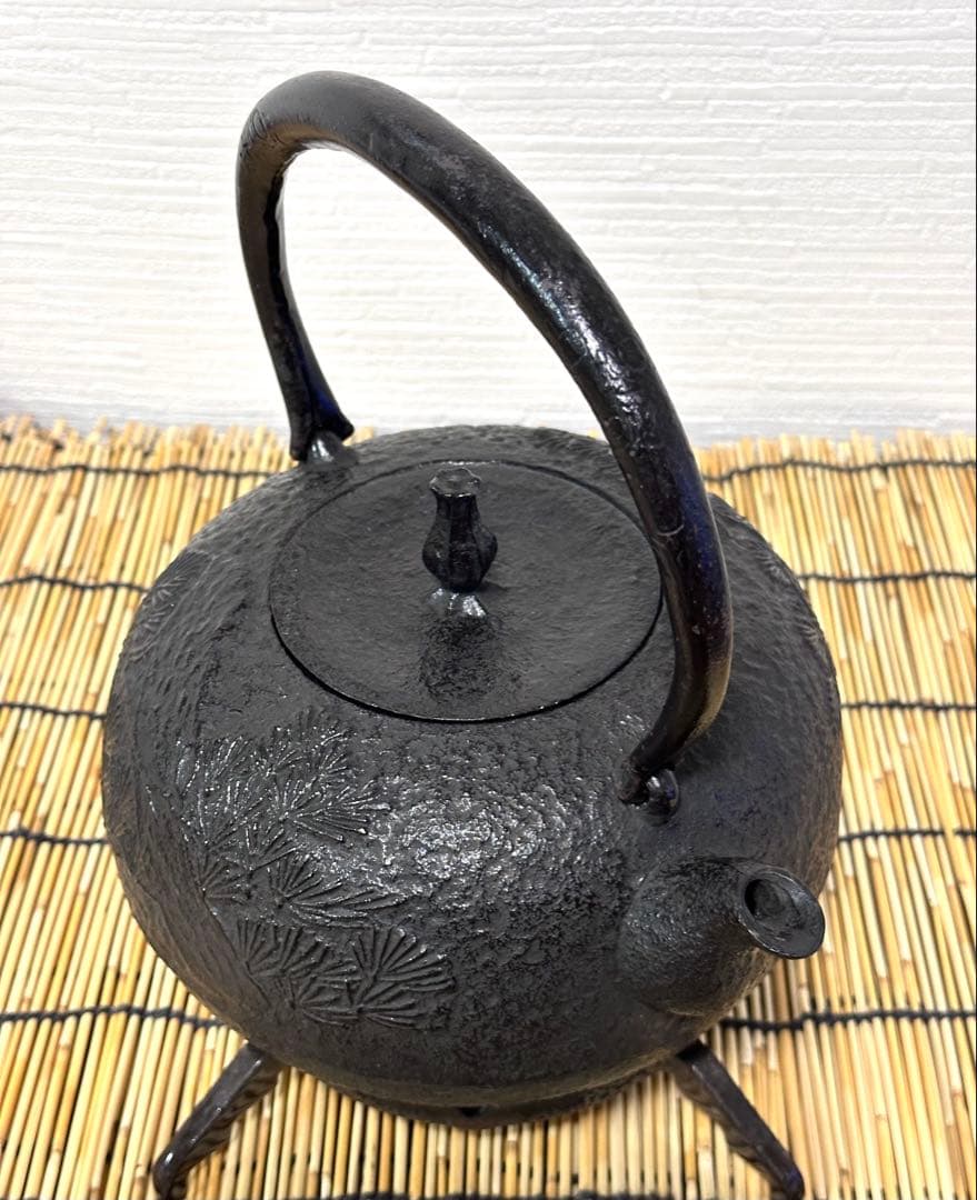 未使用品　付属品付　南部喜州 (及川 喜徳)造　鍛治打袋鉉　１５型　南部鉄瓶